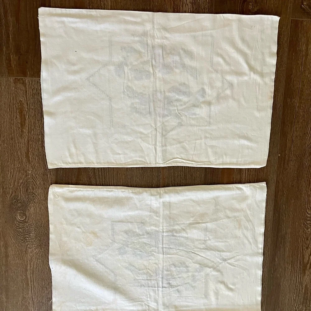 Embroidered Floral Linens 17/25 inches